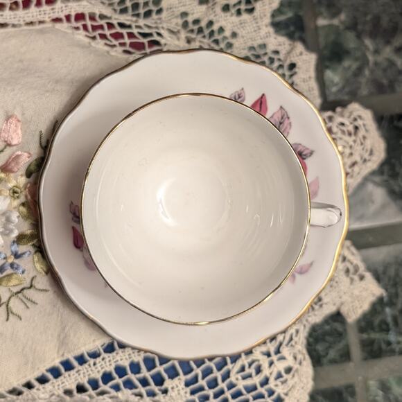Royal Vale Vintage Bone China Footed Tea Cup Saucer Set Mauve Clematis Flower - Picture 4 of 10